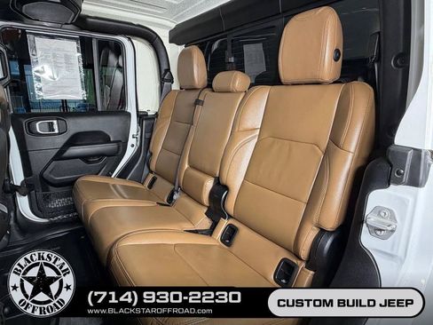 Used 2021 Jeep Gladiator Rubicon AWD/4WD image 17