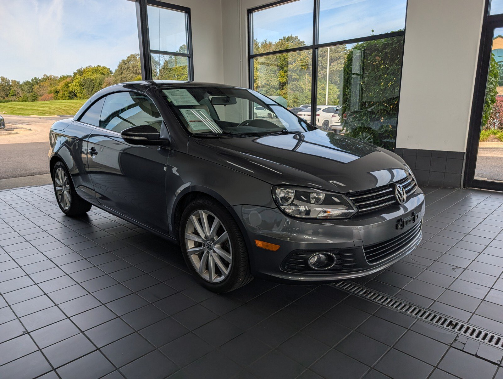 Used 2013 Volkswagen Eos Komfort FWD image 1