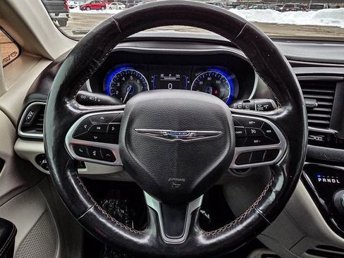 Used 2020 Chrysler Pacifica Touring-L image 28