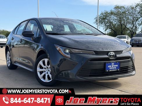 Used 2026 Toyota Corolla LE image 2