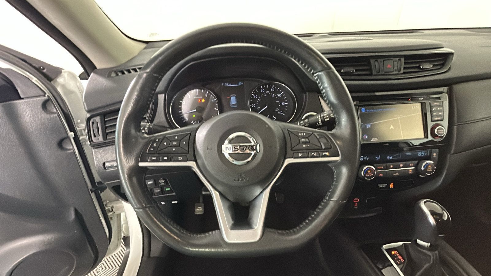 Used 2017 Nissan Rogue SV AWD/4WD image 18