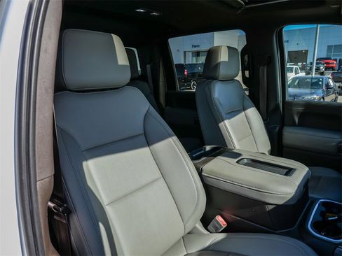 Used 2021 Chevrolet Silverado 2500 LTZ w/ LTZ Premium Package image 17