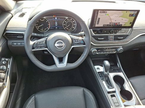 Used 2025 Nissan Altima 2.5 SL FWD image 21
