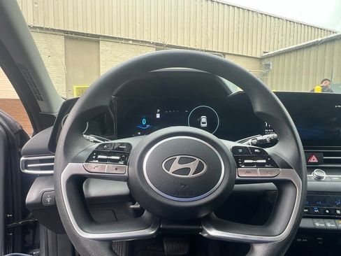 Used 2024 Hyundai Elantra SEL FWD image 10