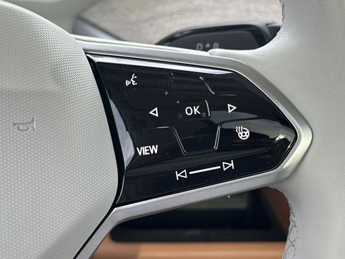 Used 2025 Volkswagen ID. Buzz 1st Edition image 25