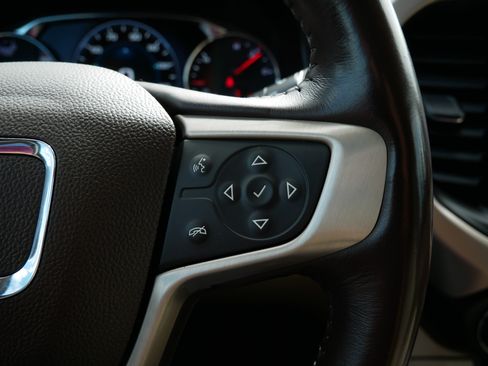 Used 2018 GMC Acadia Denali w/ Technology Package AWD/4WD image 30