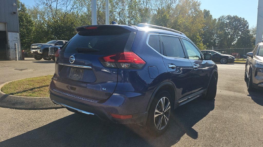 Used 2017 Nissan Rogue SL w/ SL Premium Package FWD image 2