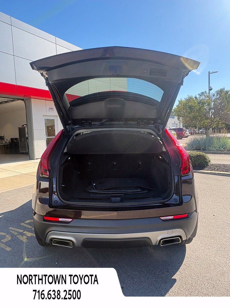Used 2021 Cadillac XT4 Premium Luxury w/ Cold Weather Package AWD/4WD image 8