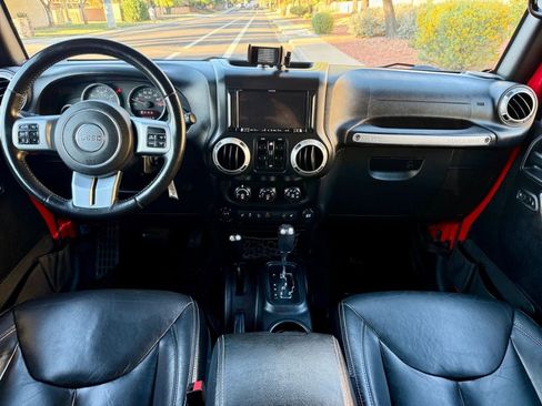 Used 2016 Jeep Wrangler Unlimited Rubicon image 10