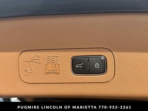 Used 2023 Lincoln Aviator Black Label w/ Class IV Trailer Tow Package AWD/4WD image 21