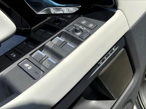 New 2026 Land Rover Range Rover Evoque S image 21