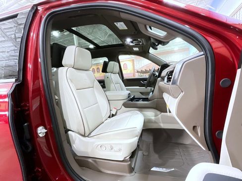 New 2026 GMC Yukon XL Denali w/ Denali Reserve Package image 15