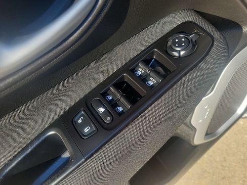 Used 2020 Jeep Renegade Latitude image 13