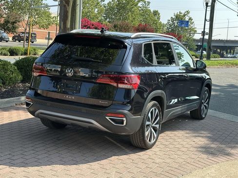 Used 2022 Volkswagen Taos SE image 3