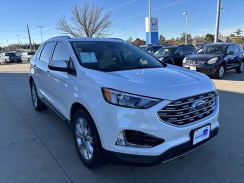 Used 2022 Ford Edge Titanium image 3