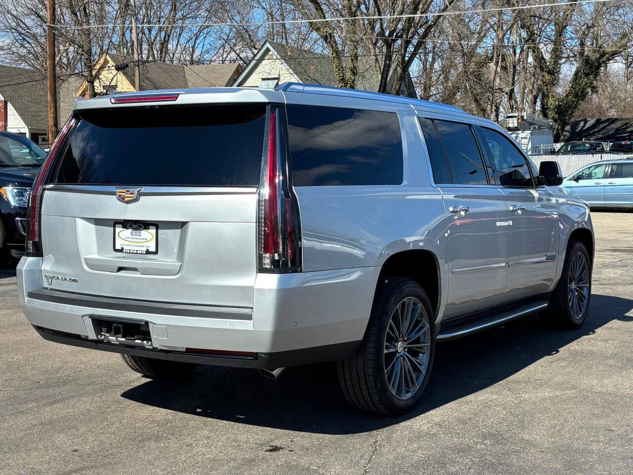 Used 2019 Cadillac Escalade ESV Luxury w/ LPO, Radiant Package AWD/4WD image 8