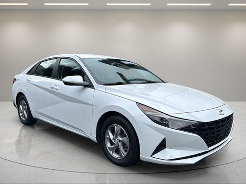Used 2021 Hyundai Elantra SE FWD image 4