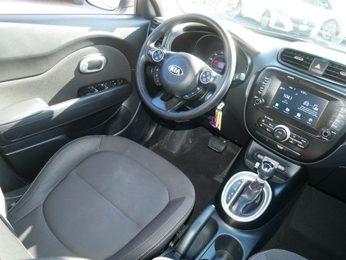 Used 2018 Kia Soul w/ Convenience Package FWD image 9