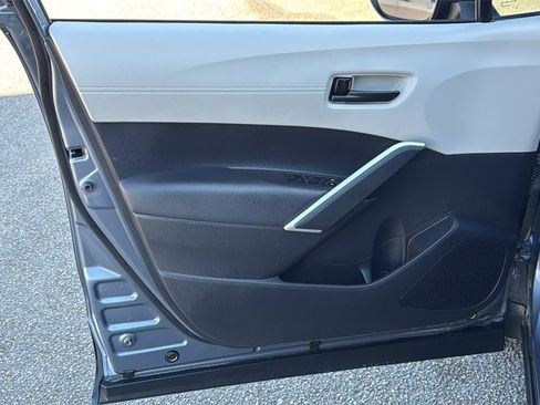 Used 2025 Toyota Corolla Cross L image 8