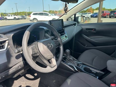 Used 2022 Toyota Corolla LE FWD image 7