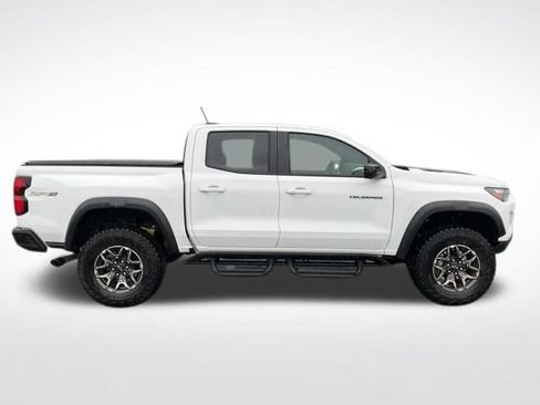 Used 2025 Chevrolet Colorado ZR2 w/ Technology Package AWD/4WD image 8