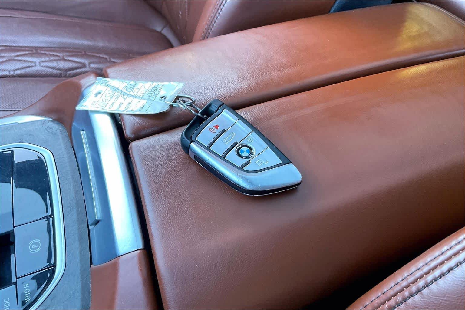 Used 2022 BMW X5 xDrive40i w/ Luxury Seating Package AWD/4WD image 14