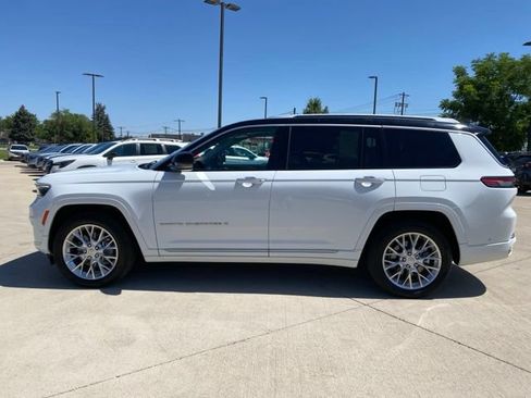 Used 2021 Jeep Grand Cherokee L Summit w/ Luxury Tech Group V AWD/4WD image 2