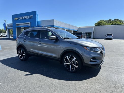 Used 2020 Nissan Rogue Sport SL FWD image 1