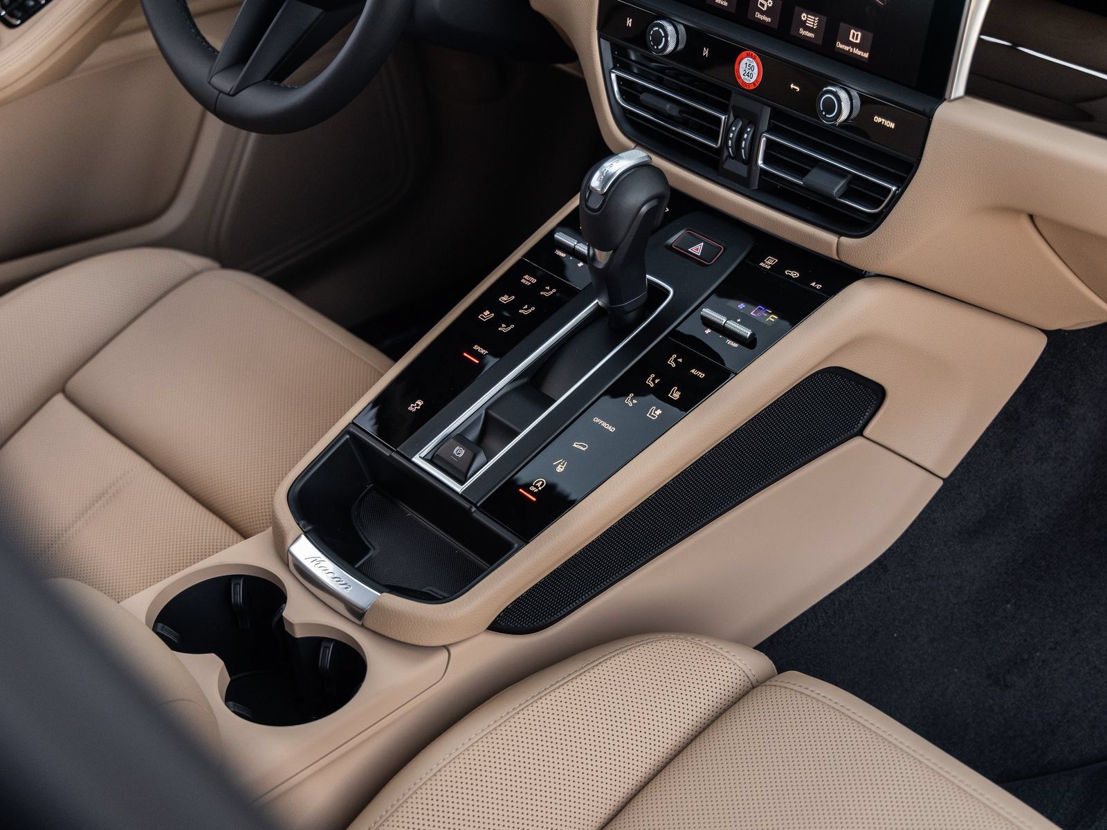 Certified 2026 Porsche Macan AWD/4WD image 31