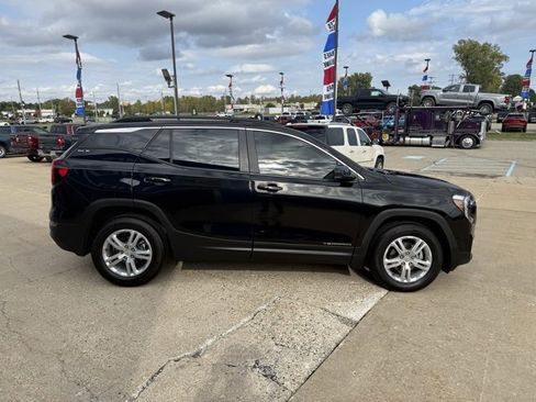 Used 2023 GMC Terrain SLE w/ Driver Convenience Package image 6