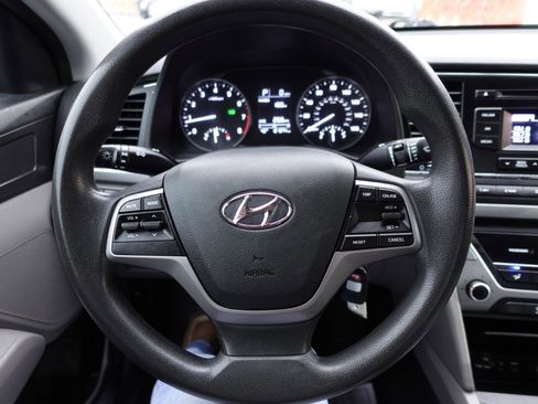 Used 2017 Hyundai Elantra SE FWD image 14