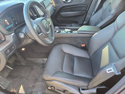 Used 2022 Volvo XC60 B5 Momentum AWD/4WD image 13