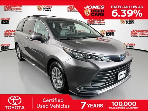 Certified 2024 Toyota Sienna XLE AWD/4WD image 1