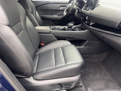 Used 2024 Nissan Rogue SL image 44