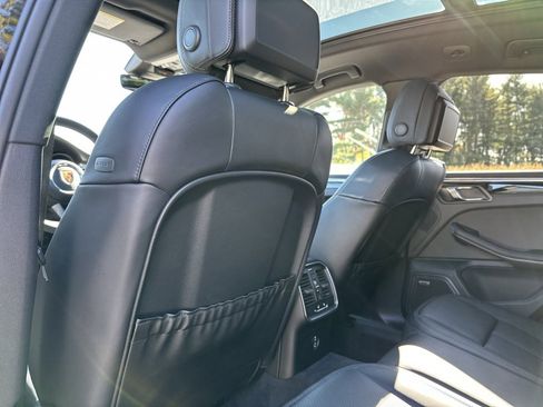 Used 2025 Porsche Macan image 22