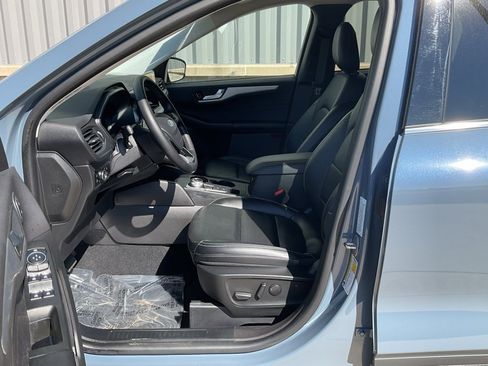 Used 2023 Ford Escape Platinum w/ Class II Trailer Tow Package image 9
