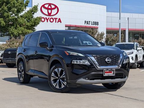 Used 2023 Nissan Rogue SV FWD image 2