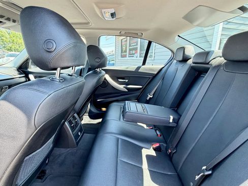 Used 2018 BMW 320i xDrive Sedan w/ Convenience Package AWD/4WD image 29