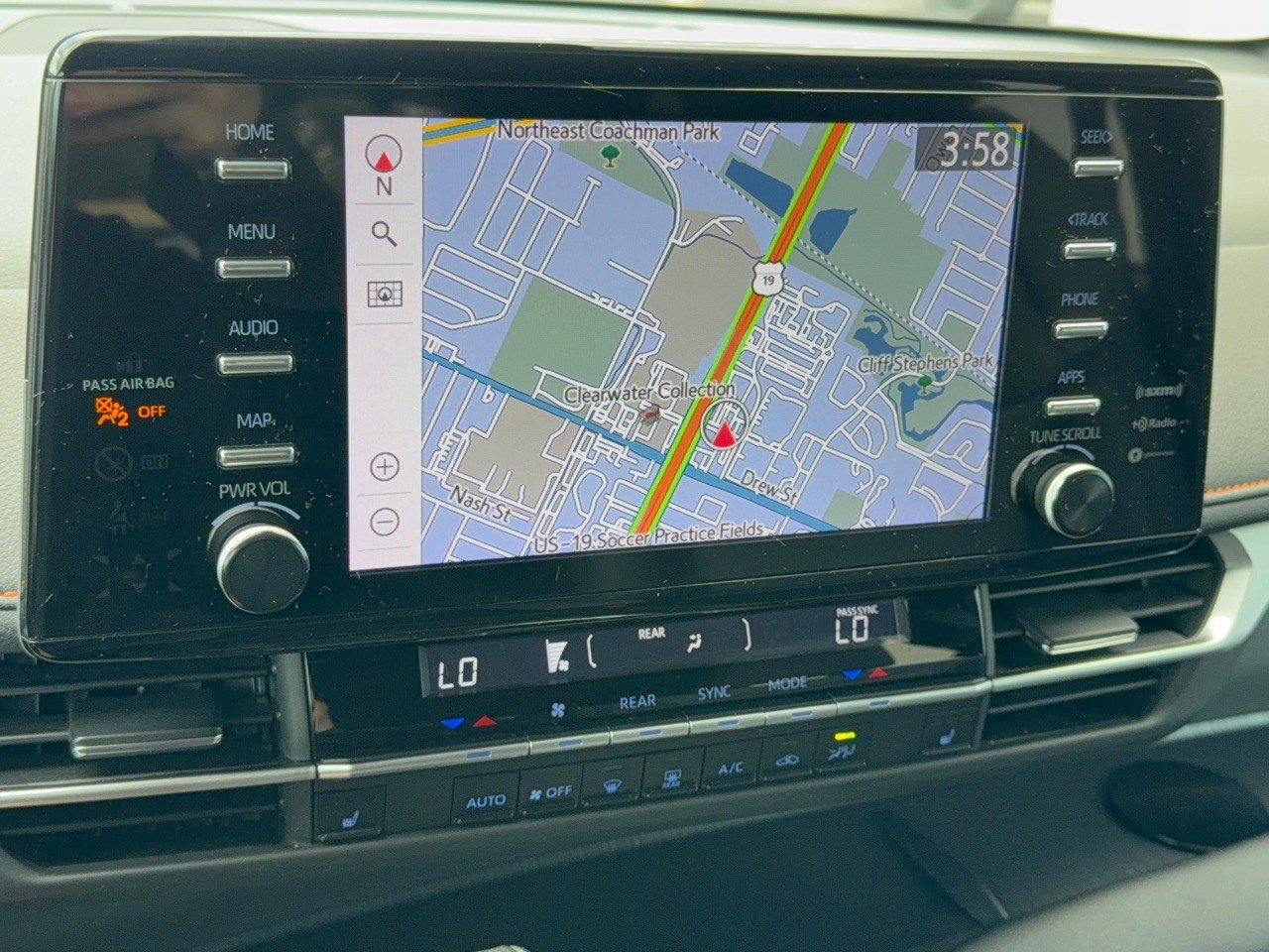 Used 2024 Toyota Sienna XSE FWD image 23