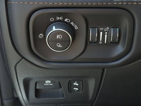 Used 2022 RAM 1500 Limited AWD/4WD image 32
