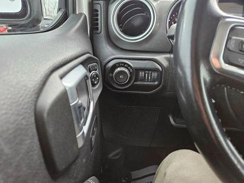 Used 2020 Jeep Wrangler Unlimited Sahara image 13