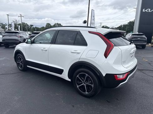 Used 2025 Kia Niro LX FWD image 3