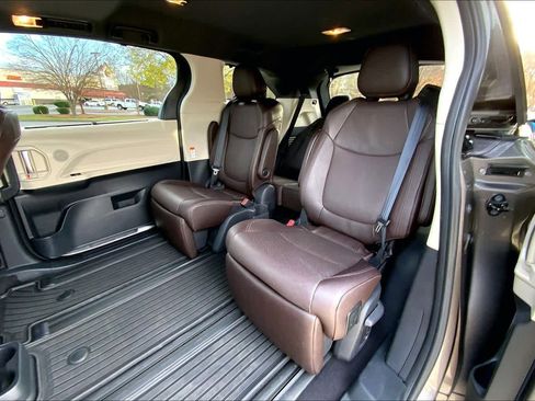 Certified 2021 Toyota Sienna Platinum image 39
