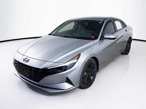 Used 2022 Hyundai Elantra SEL w/ Preferred Accessory Package image 4