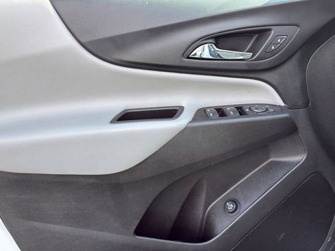 Used 2021 Chevrolet Equinox LT w/ Driver Convenience Package image 24