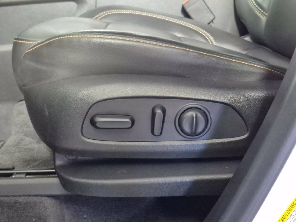 Used 2020 Chevrolet Traverse LT AWD/4WD image 17
