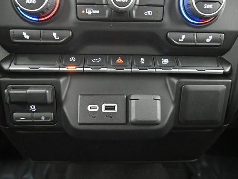 Used 2022 Chevrolet Silverado 1500 LT w/ Bed Protection Package AWD/4WD image 30