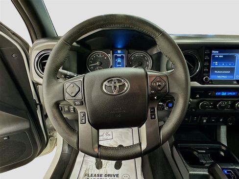 Used 2021 Toyota Tacoma TRD Off-Road w/ TRD Premium Off Road Package AWD/4WD image 11