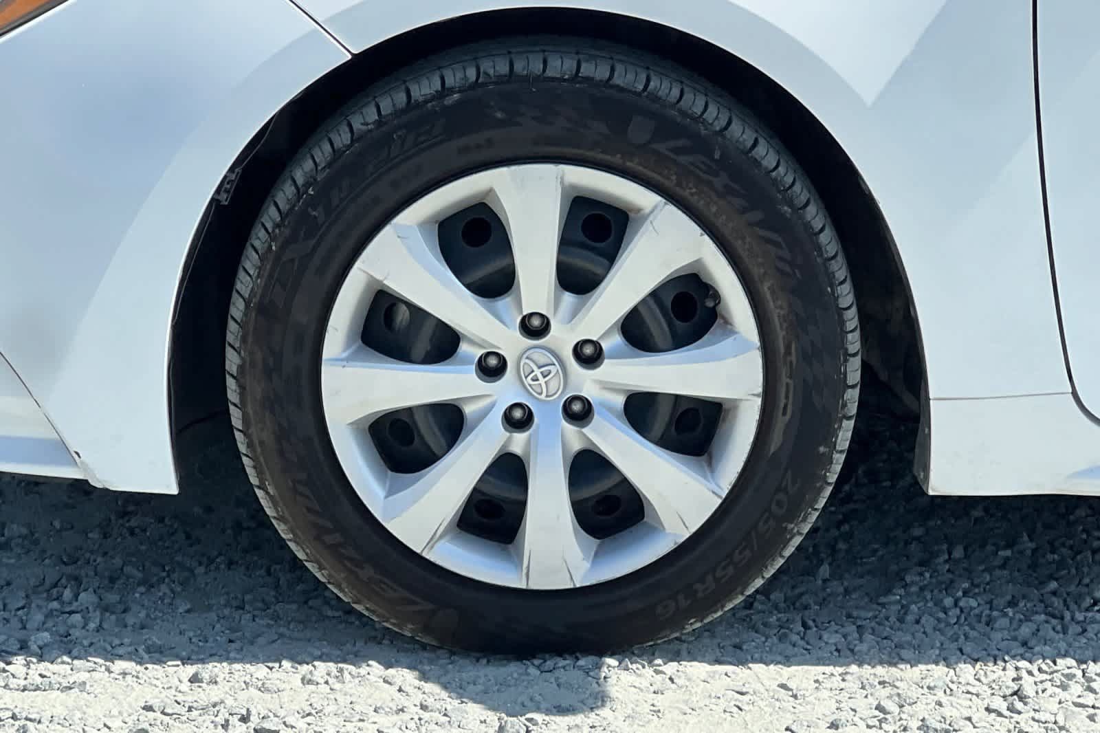 Used 2020 Toyota Corolla LE FWD image 12