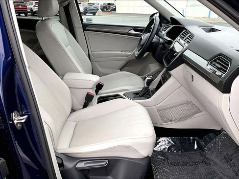 Used 2022 Volkswagen Tiguan SE image 16